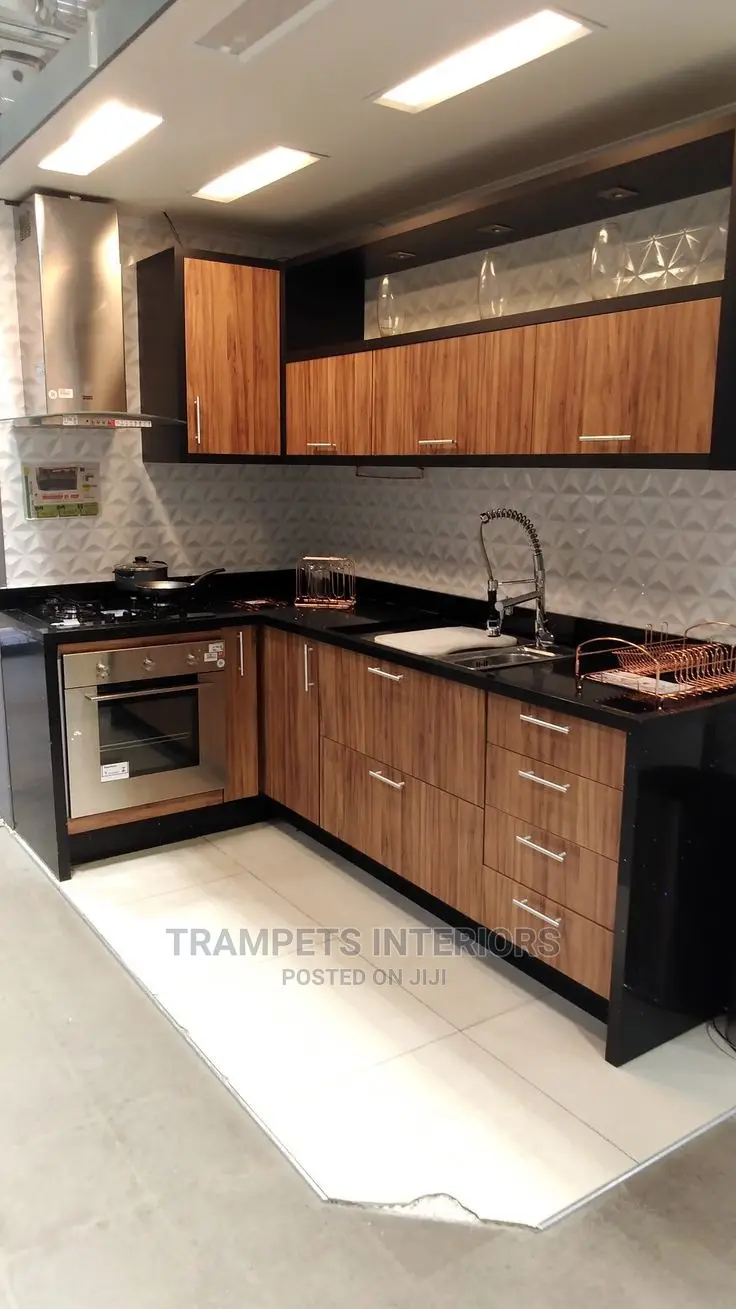 Kitchen Cabinets / Black and Red Oak