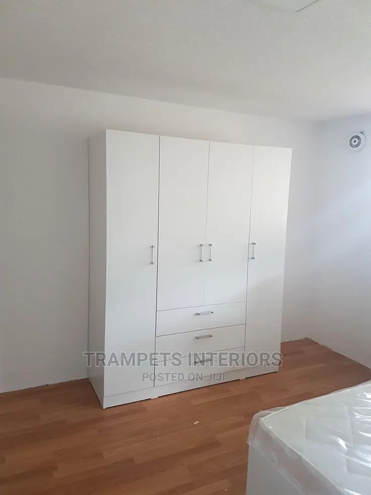 Wardrobes/ White Wardrobes Interior
