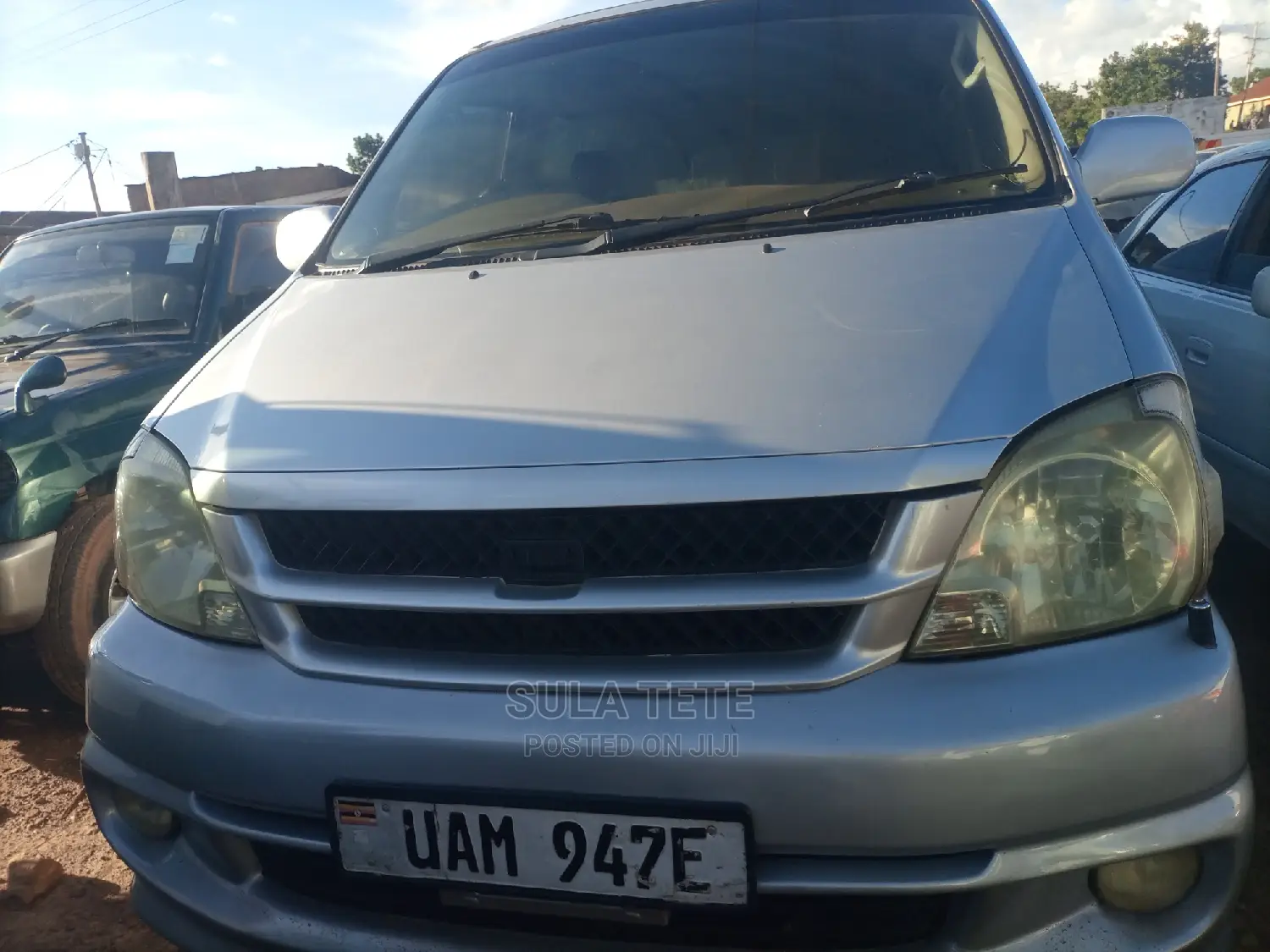 Toyota Regius 2000 Silver
