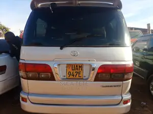 Toyota Regius 2000 Silver