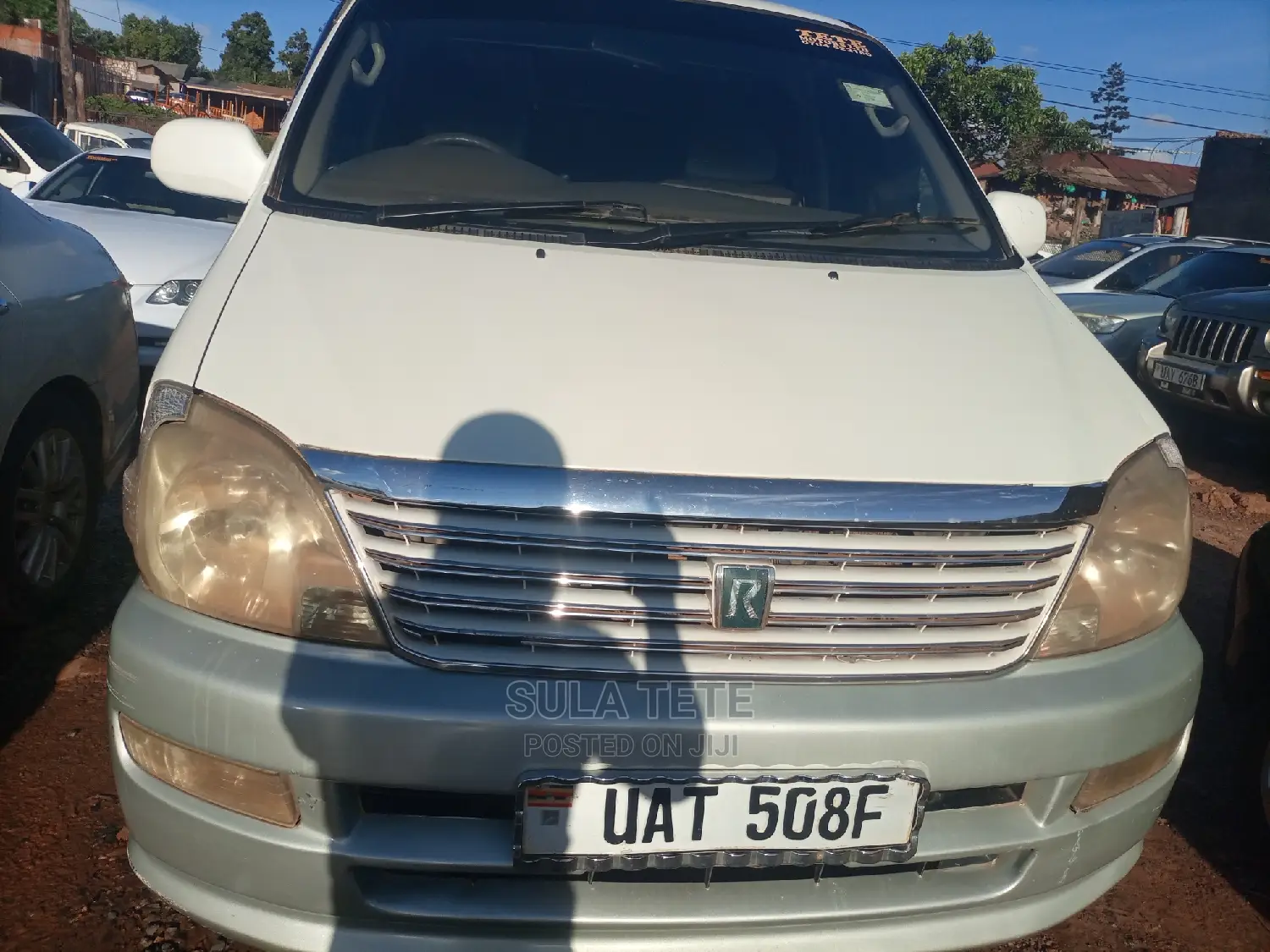 Toyota Regius 2001 White