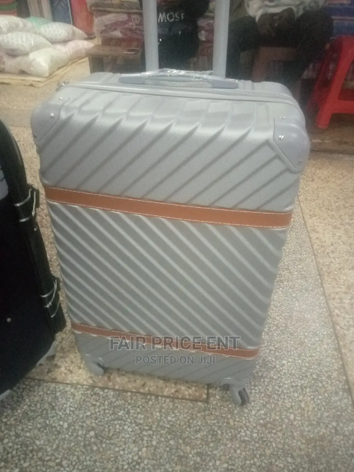 Vip Executive Cloth Suitcases Made by Monde Large.( Black)