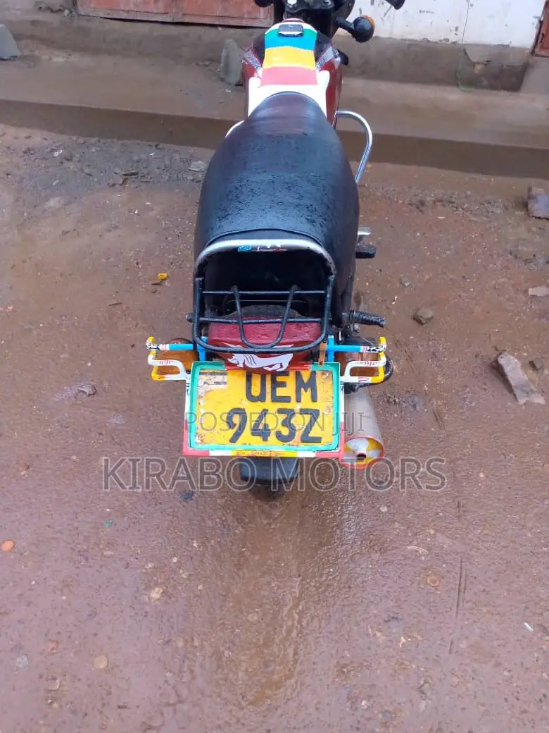 Bajaj Boxer 2013 Pink