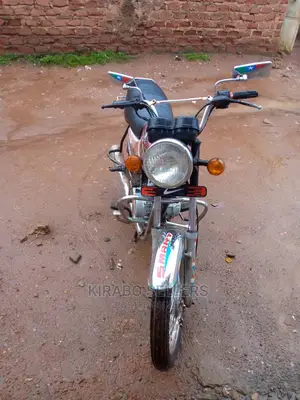 Bajaj Boxer 2013 Pink