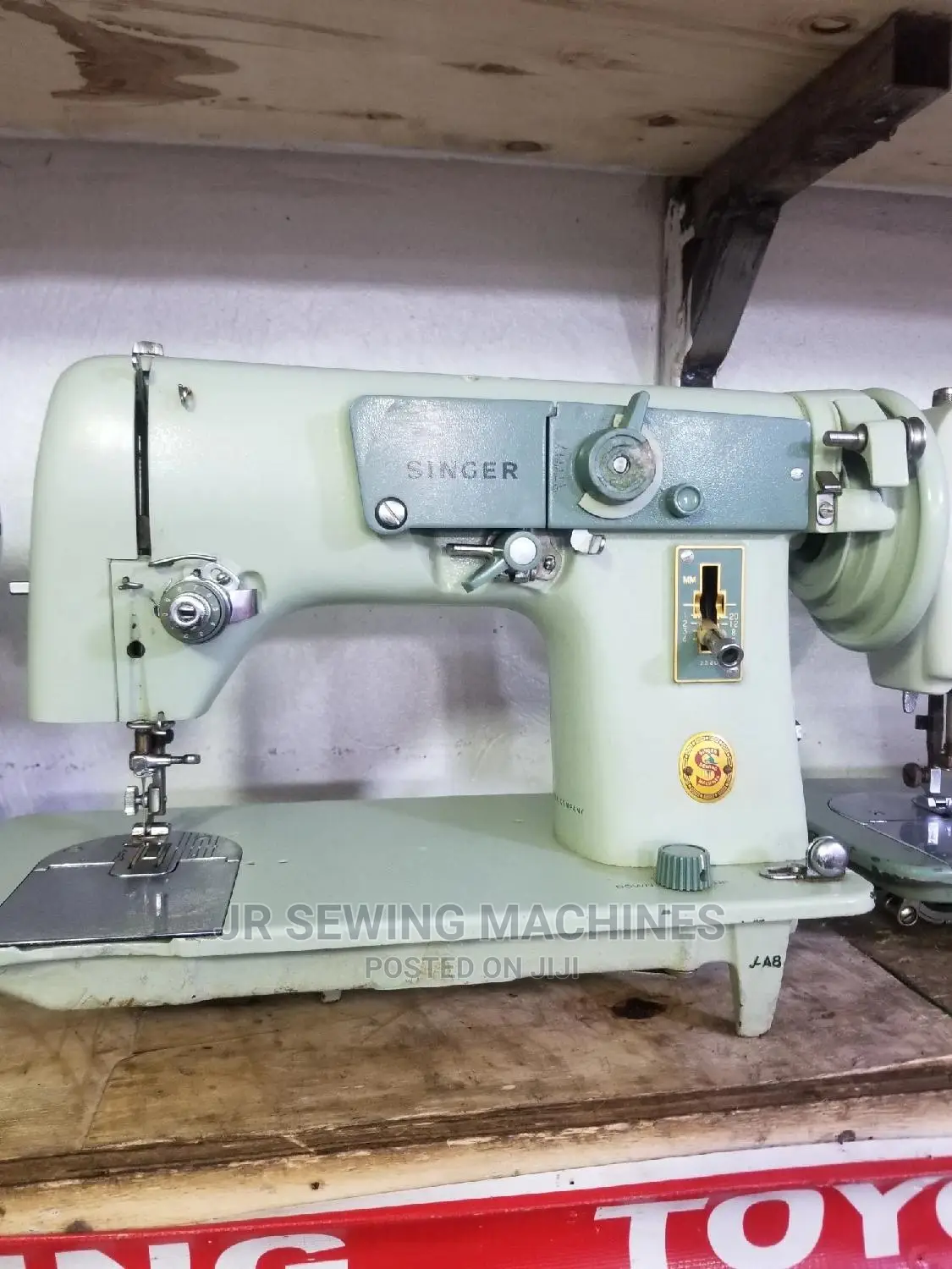 Singer Zigzag Design Sewing Machine