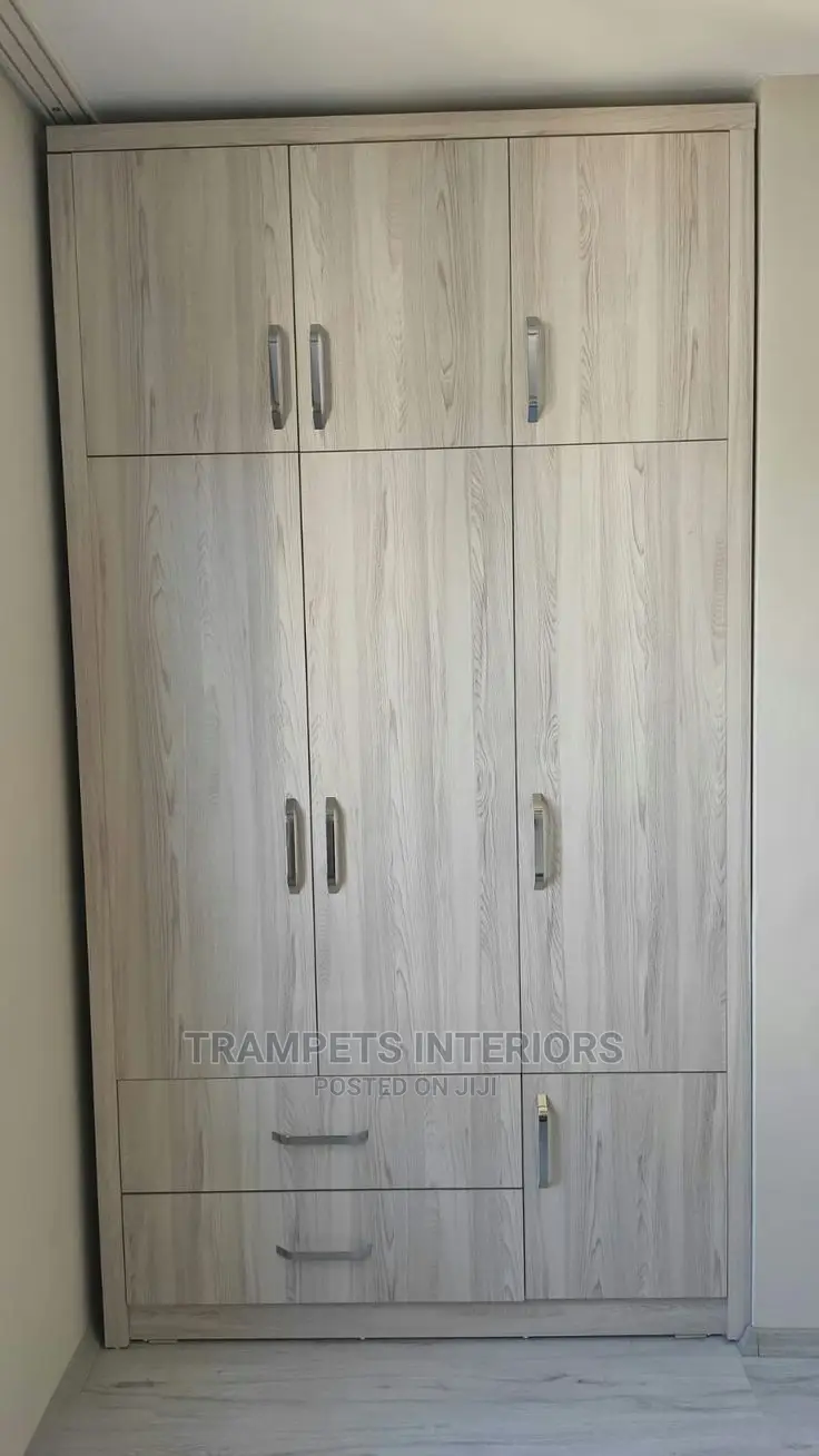 Wardrobes/ Medium-Sized Wardrobes