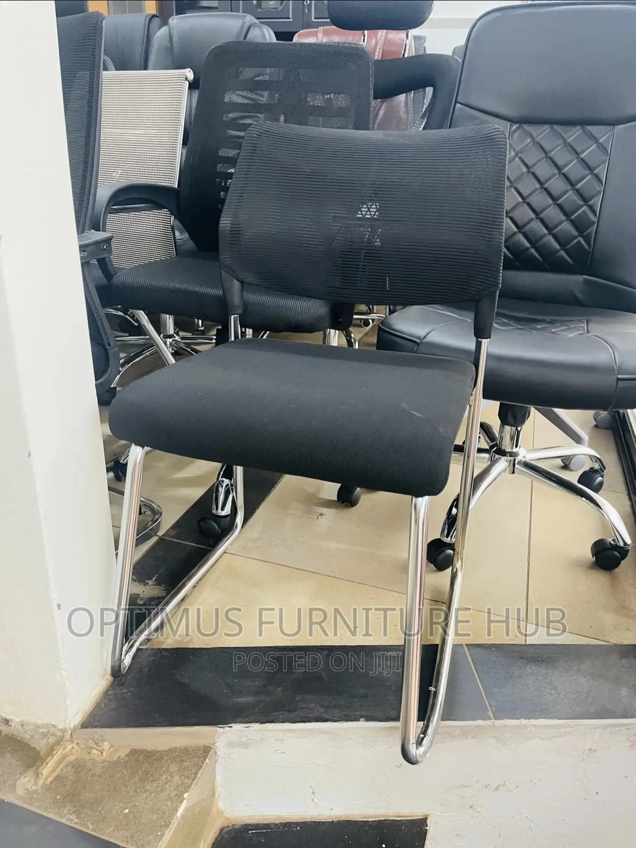 Cushioned Visitor Chair