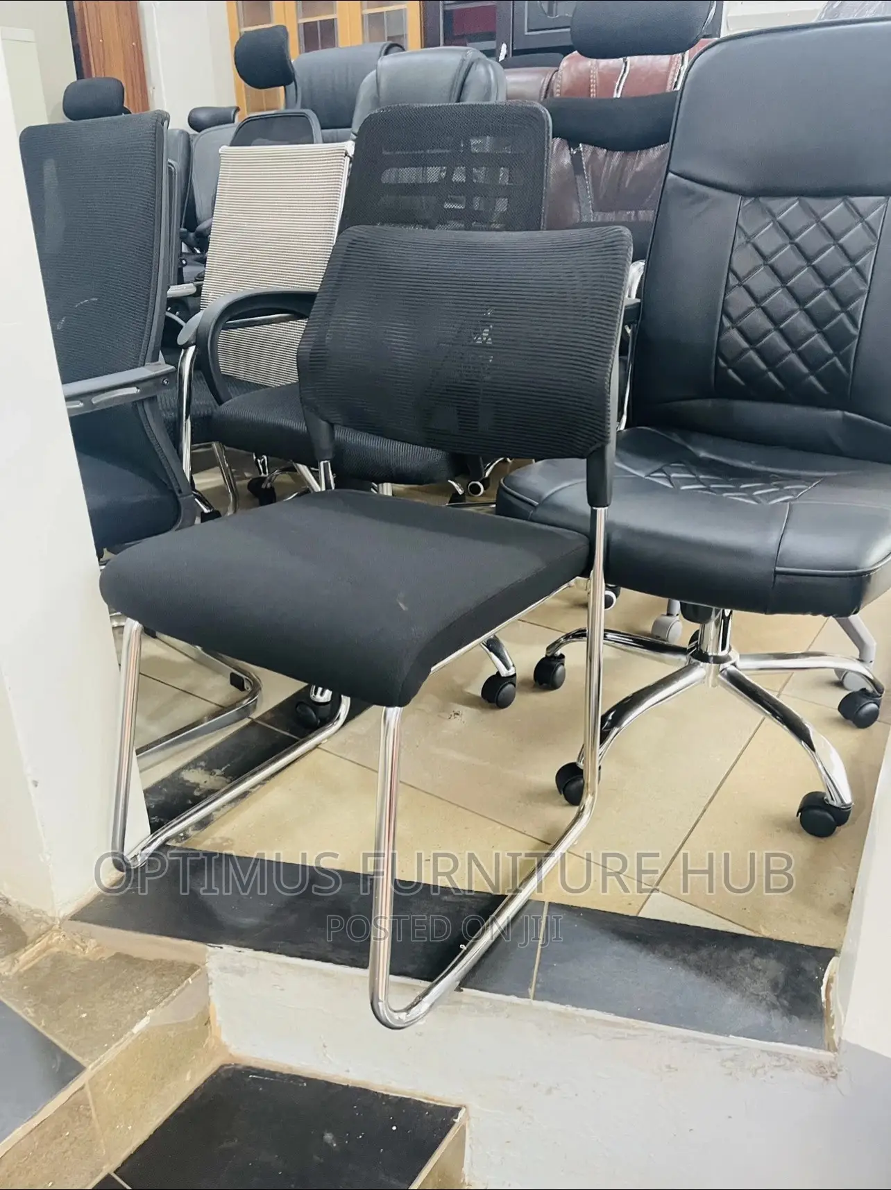 Cushioned Visitor Chair