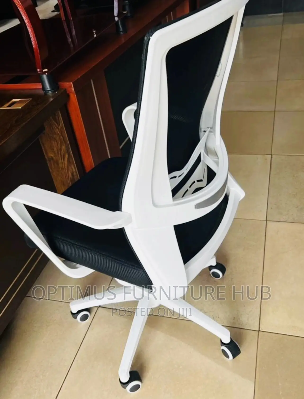 Office Chair (Black Cushion)