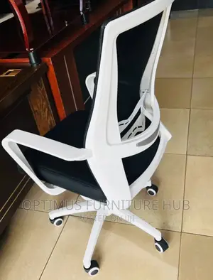 Office Chair (Black Cushion)