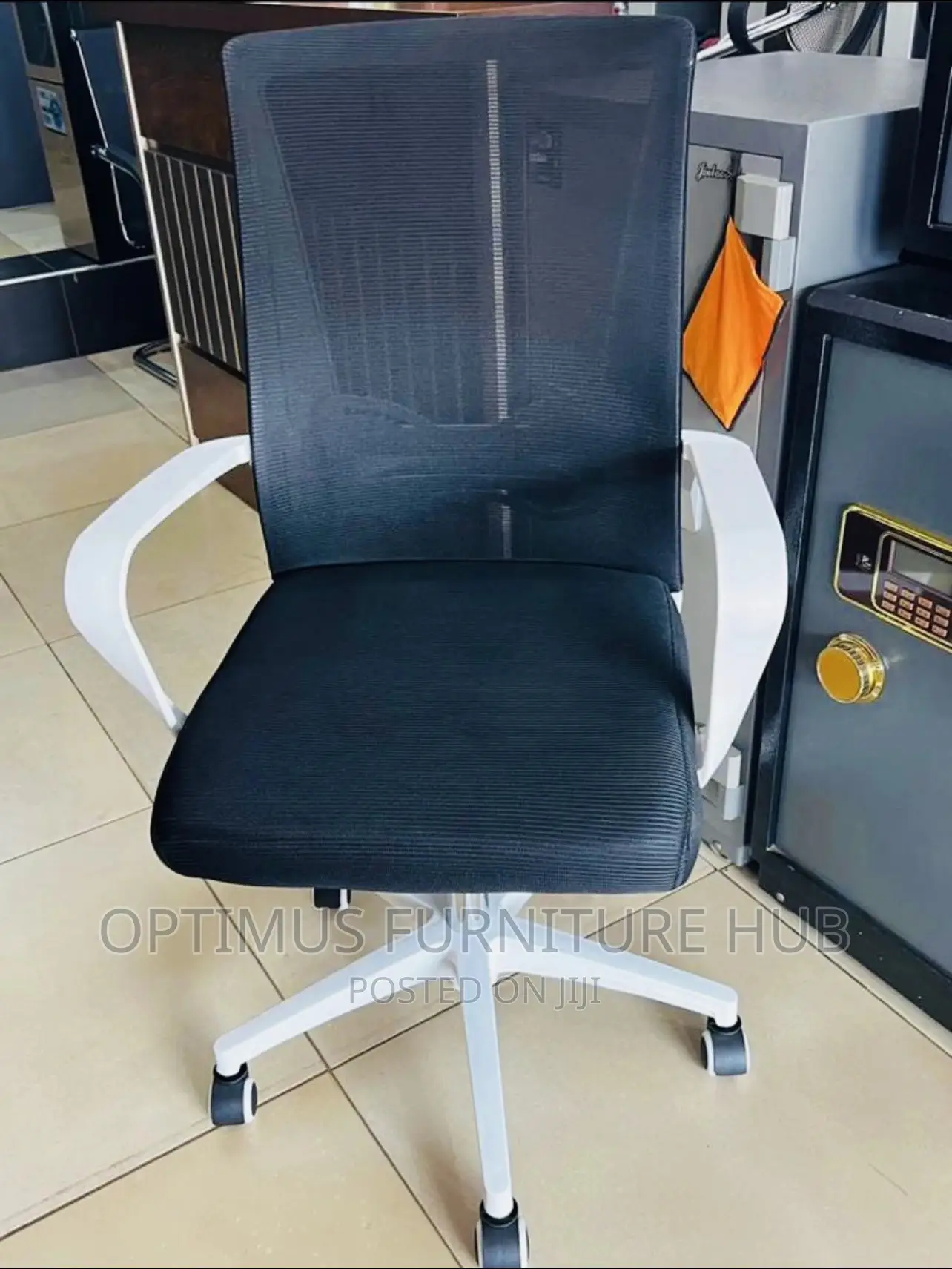 Office Chair (Black Cushion)