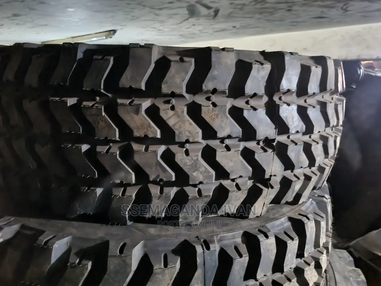 395/85r20 Tires