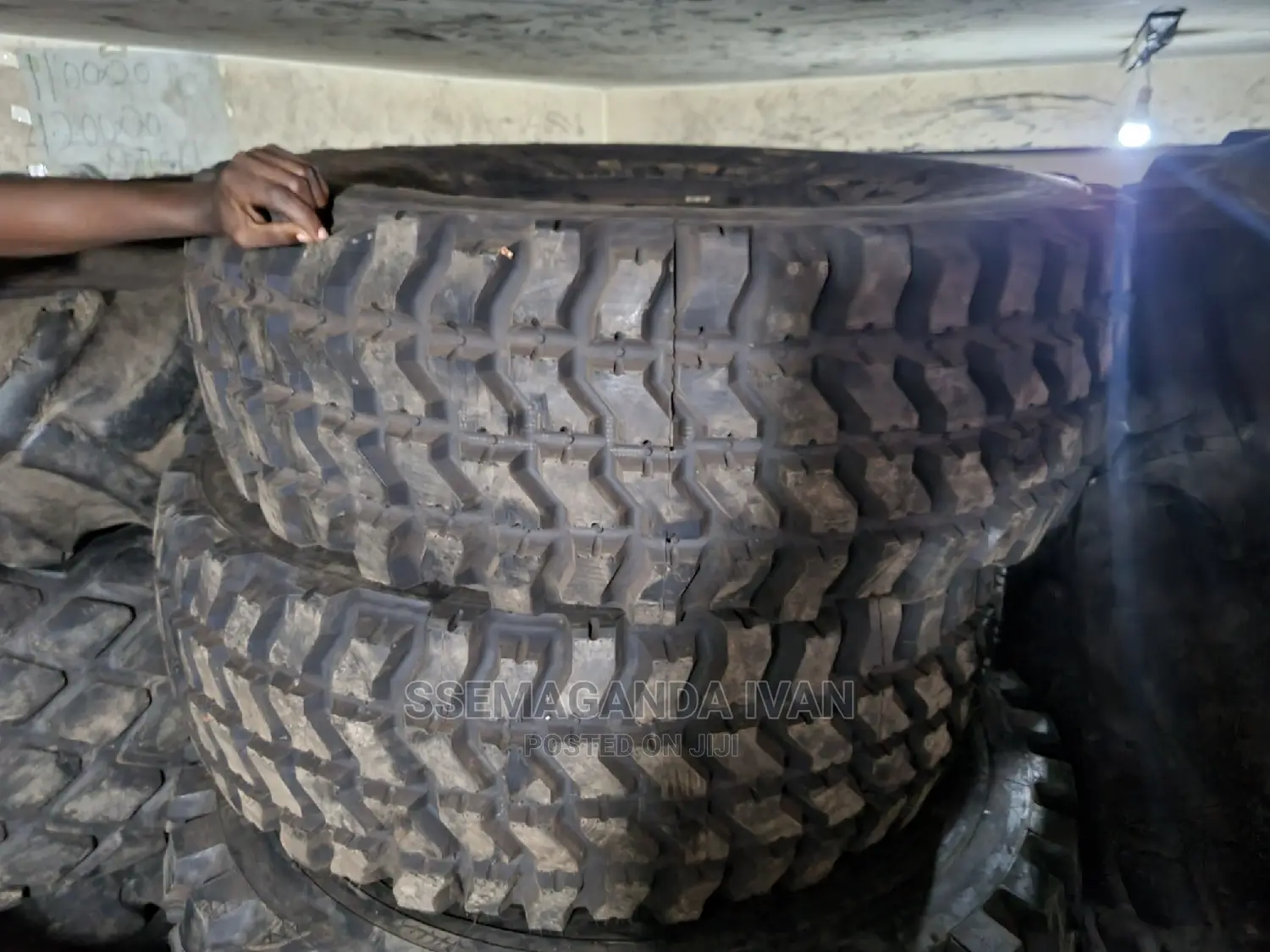 395/85r20 Tires