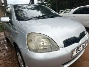 Toyota Vitz 1.3 AWD 5dr 1999 Silver