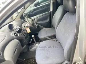 Toyota Vitz 1.3 AWD 5dr 1999 Silver