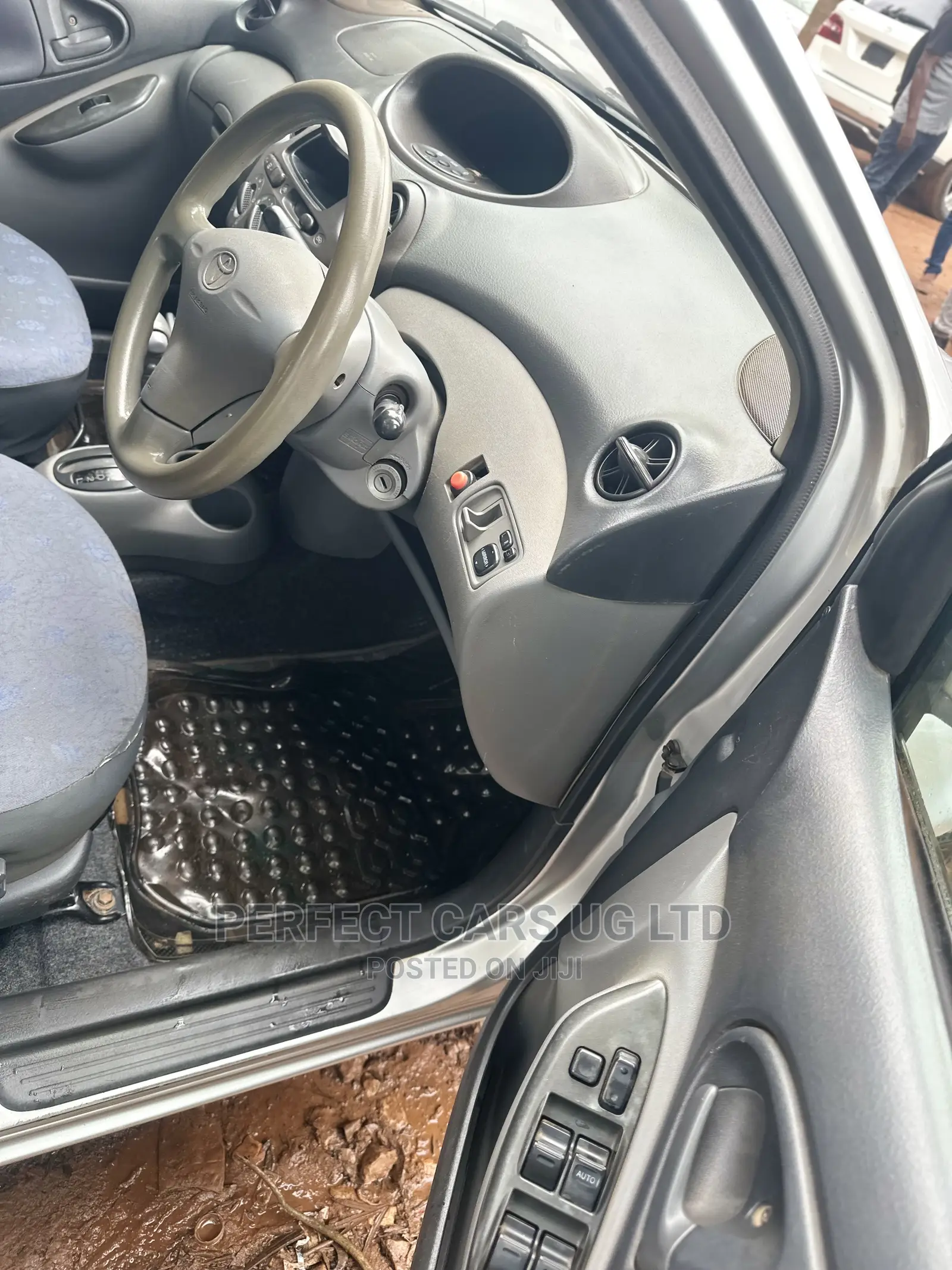 Toyota Vitz 1.3 AWD 5dr 1999 Silver