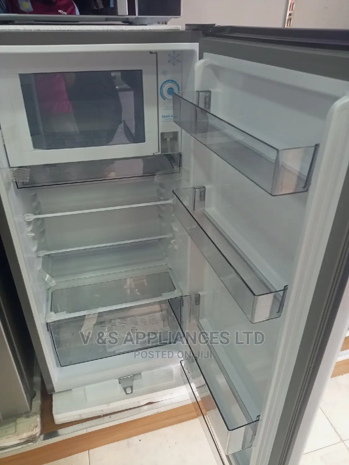 195l Hisense Fridge