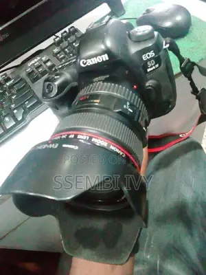 CANON EOS 5D Mark IV Professional Camera.