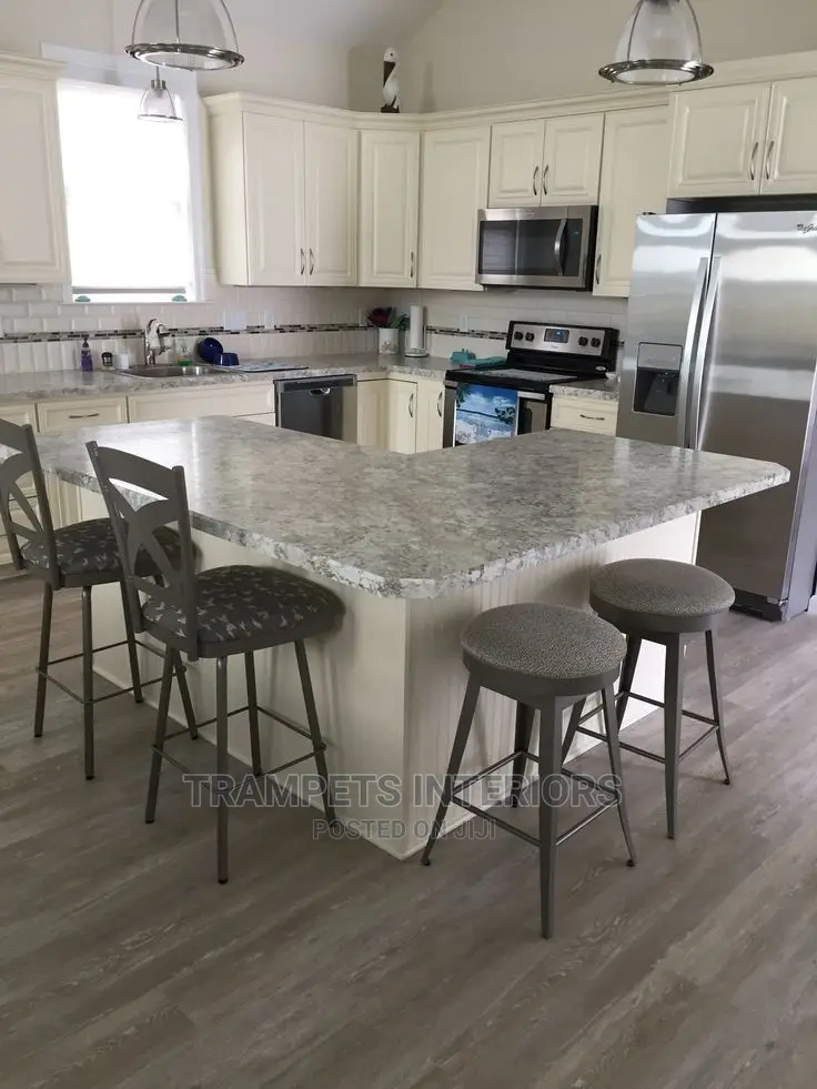 Kitchen Cabinets/ Kitchen Island