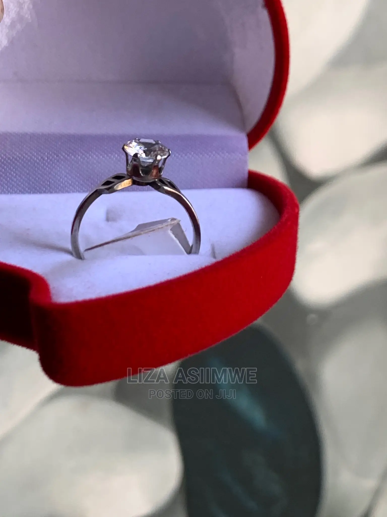 Simple Engagement Rings Available at a Good Price