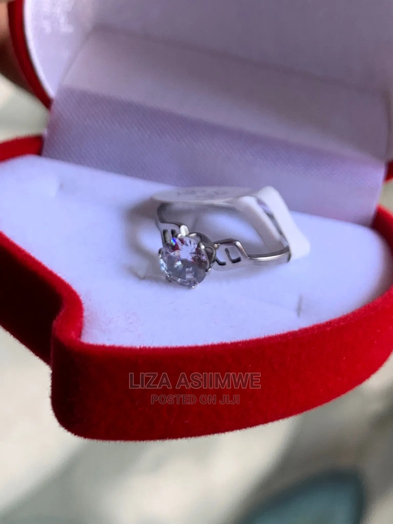 Simple Engagement Rings Available at a Good Price