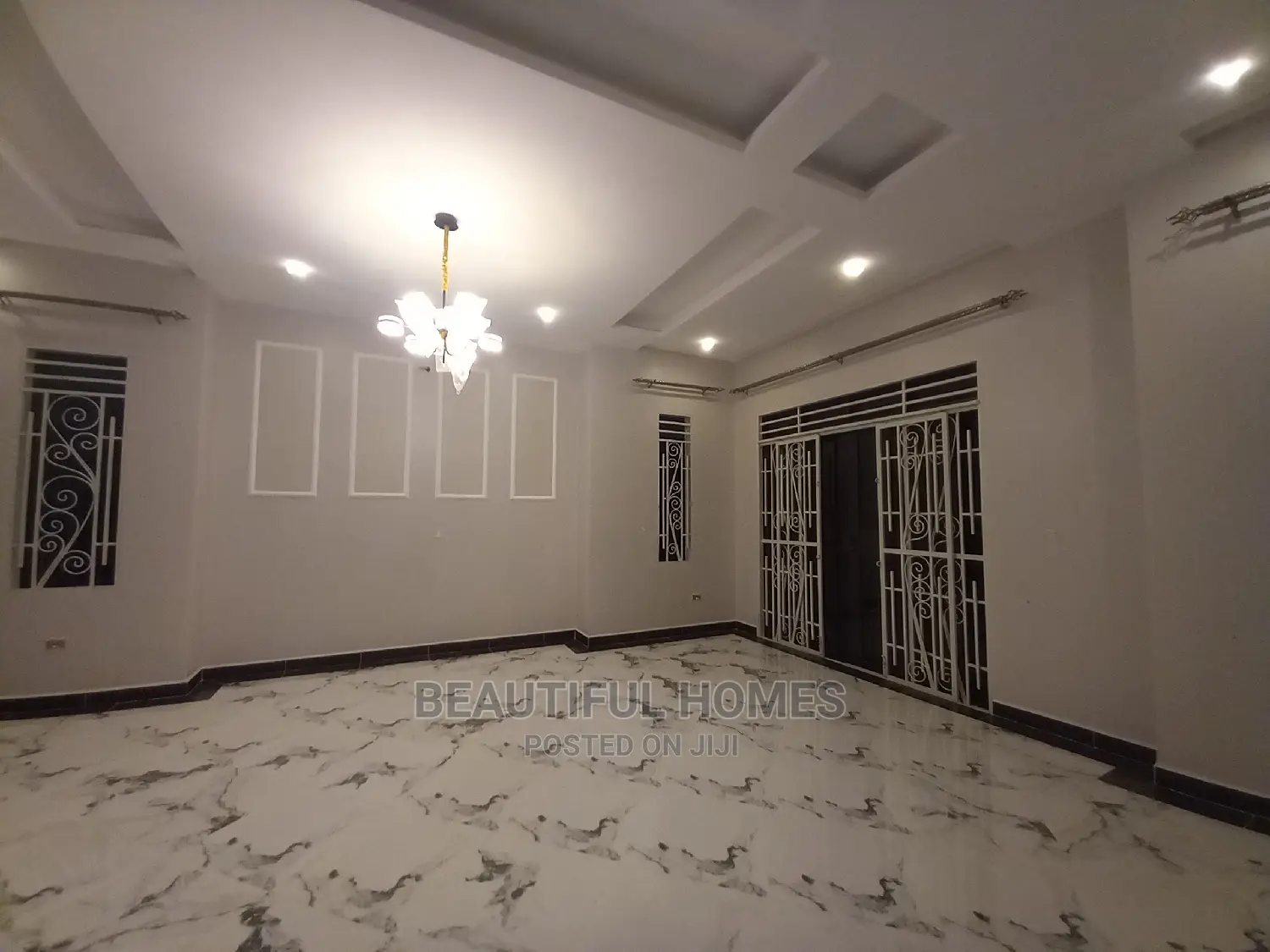 Furnished 6bdrm Mansion in Kira Corporate for Sale