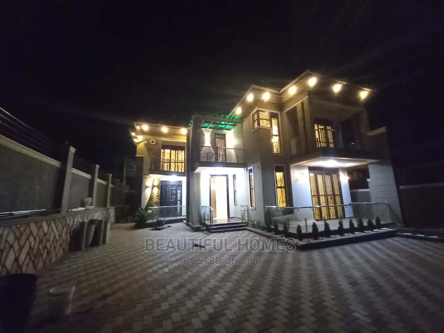 Furnished 6bdrm Mansion in Kira Corporate for Sale