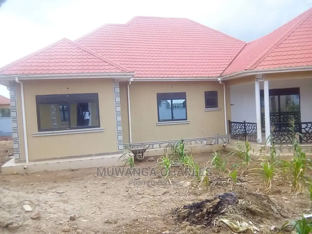 4bdrm Bungalow in Fs Properties Ltd, Kira for Sale