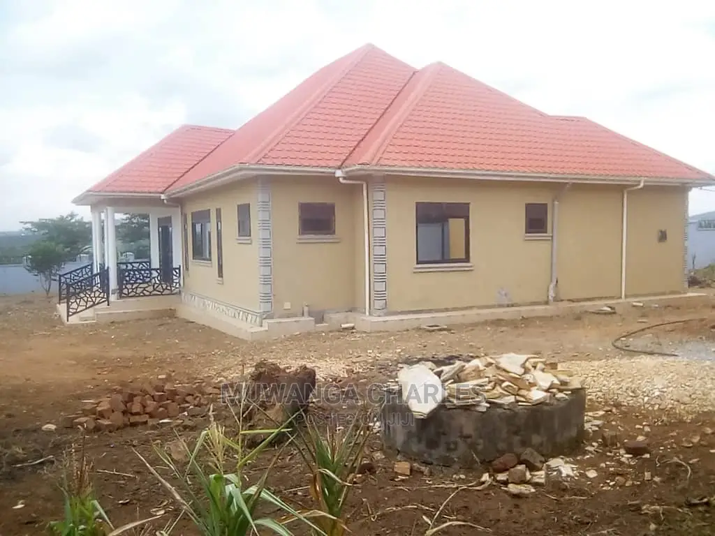 4bdrm Bungalow in Fs Properties Ltd, Kira for Sale