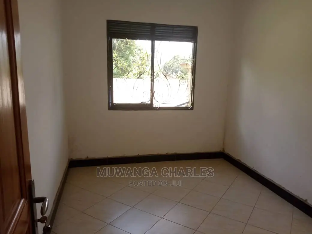 4bdrm Bungalow in Fs Properties Ltd, Kira for Sale