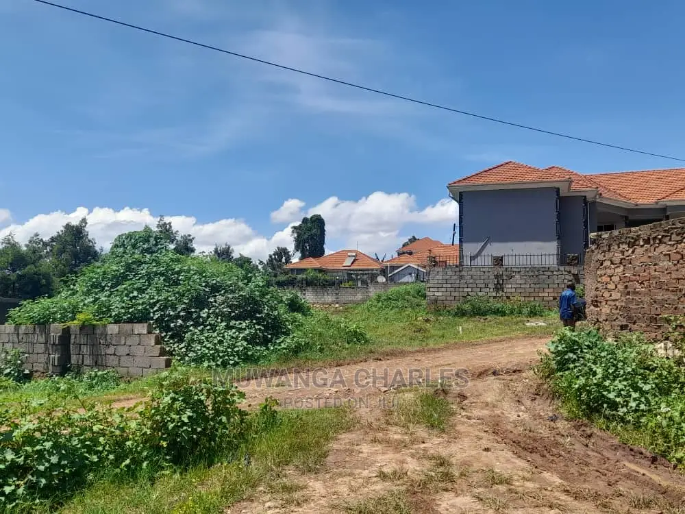 100by100ft Plot of Land for Sale at Kyanja Kungu