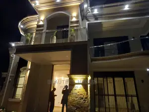 Furnished 6bdrm Mansion in Kira Corporate for Sale