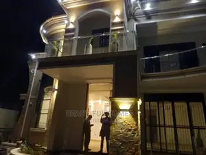Furnished 6bdrm Mansion in Kira Corporate for Sale
