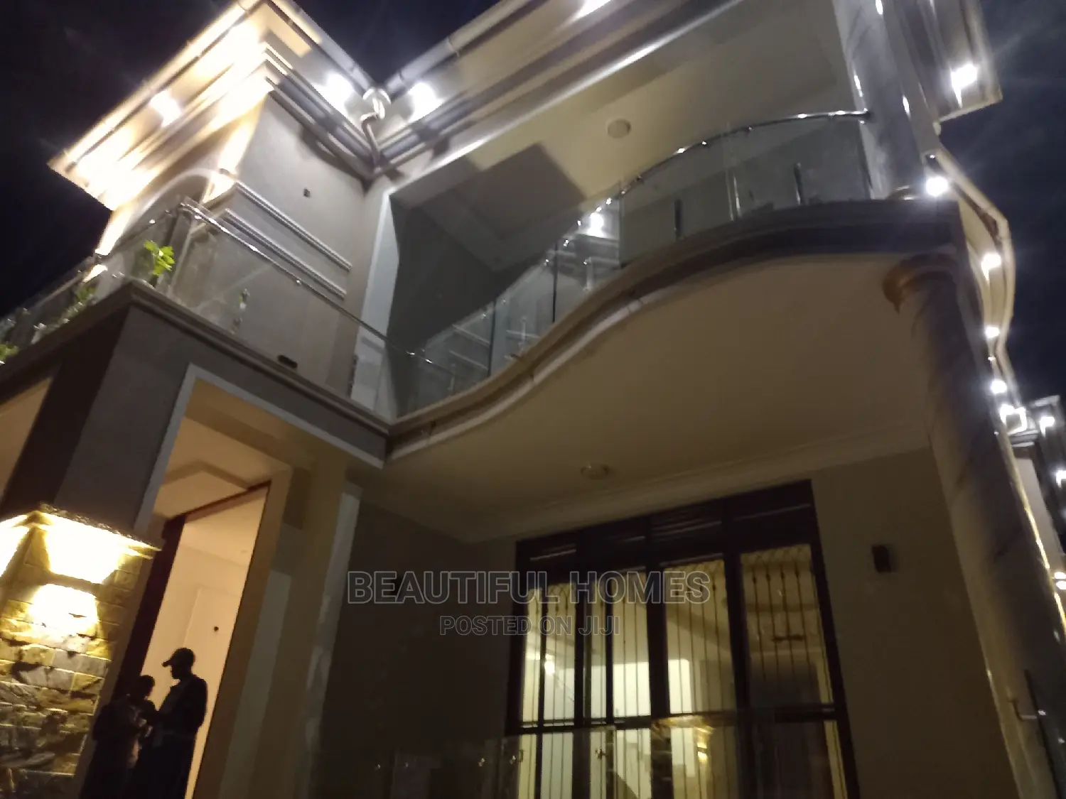 Furnished 6bdrm Duplex in Kira for Sale