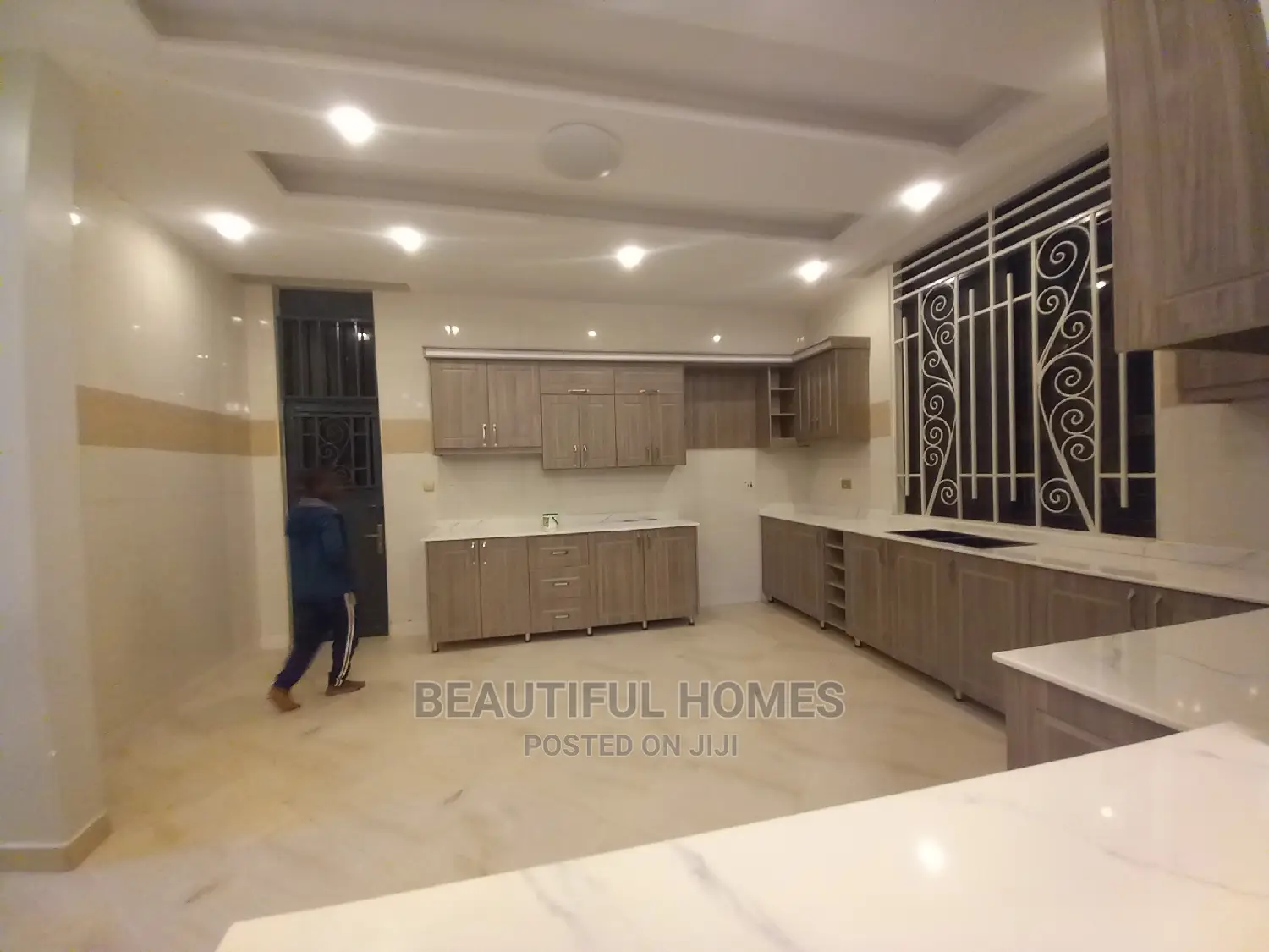 Furnished 6bdrm Mansion in Kira, Central Division for Sale