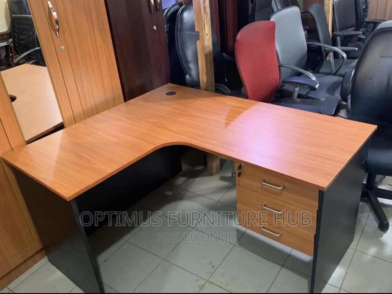 Curved Office Desk (Cherry)