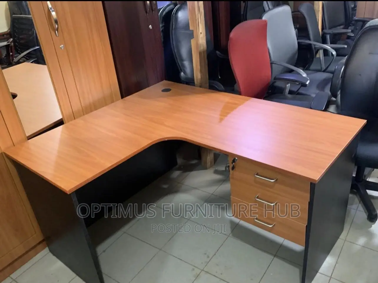 Curved Office Desk (Cherry)