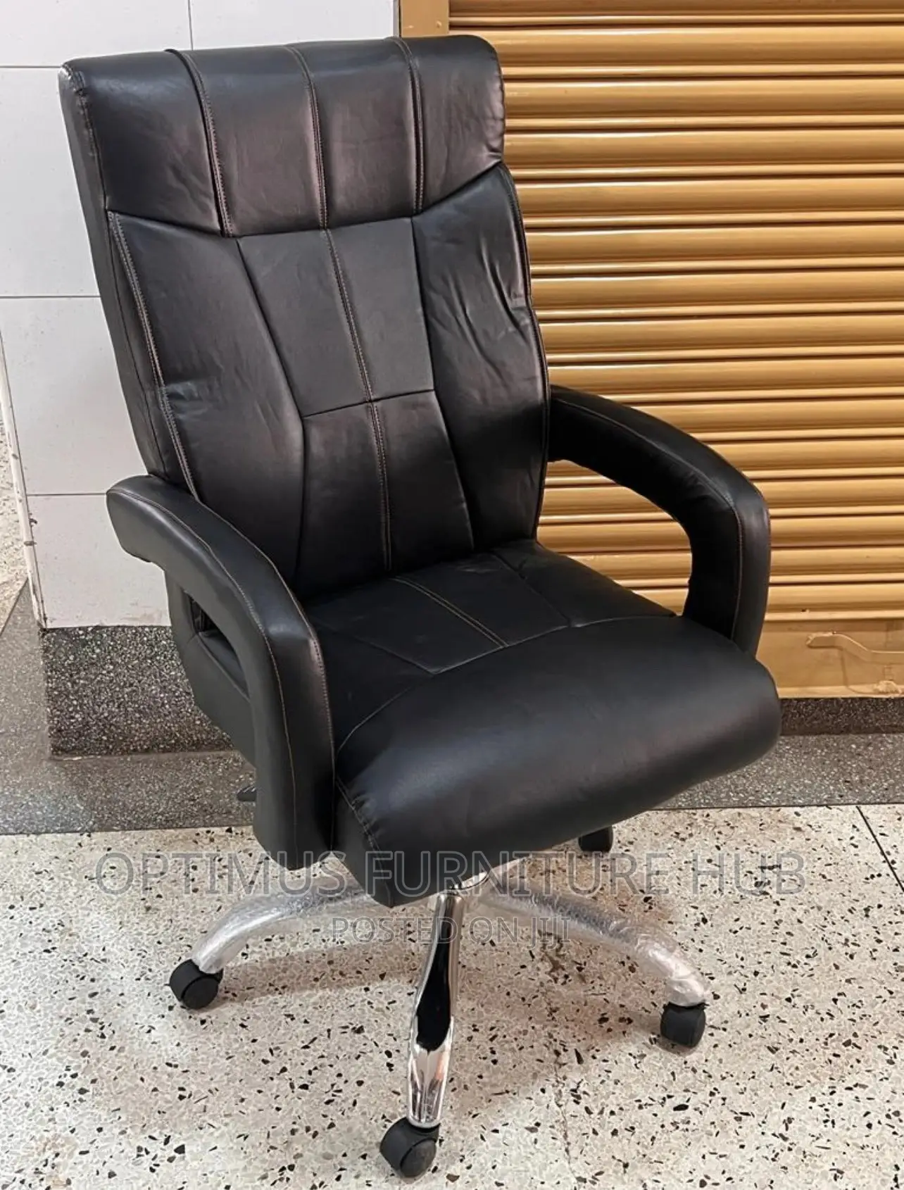 Office Chair (Curved Arms)
