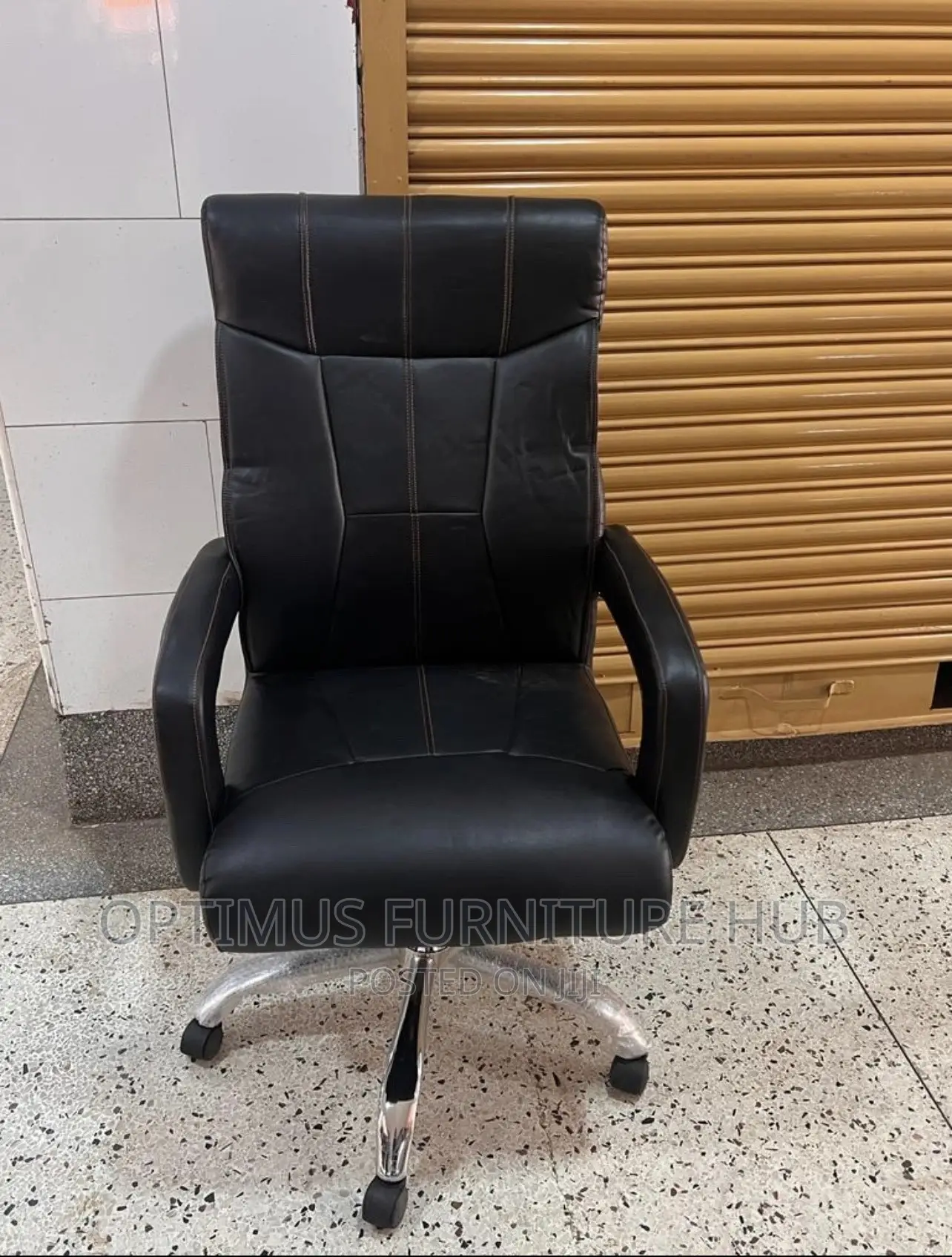 Office Chair (Curved Arms)