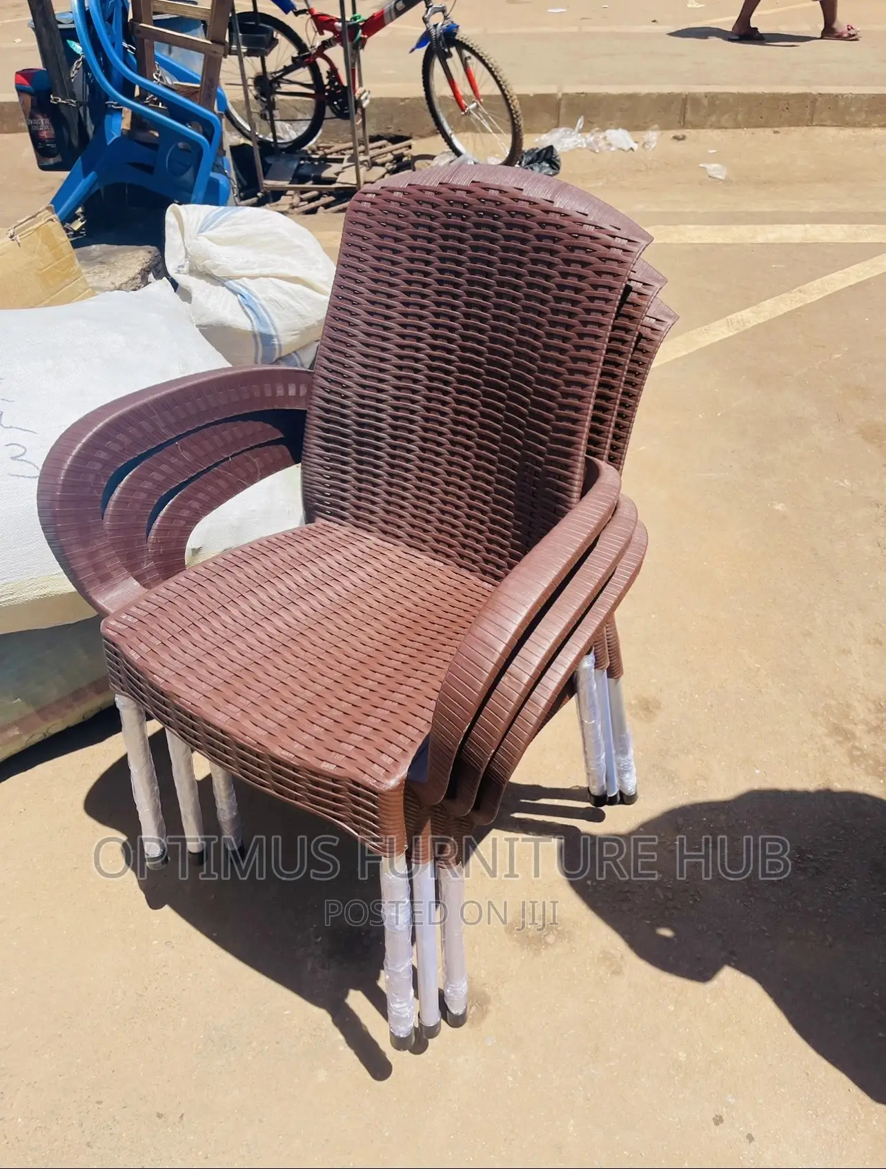Plastic Chair With Metallic Stands