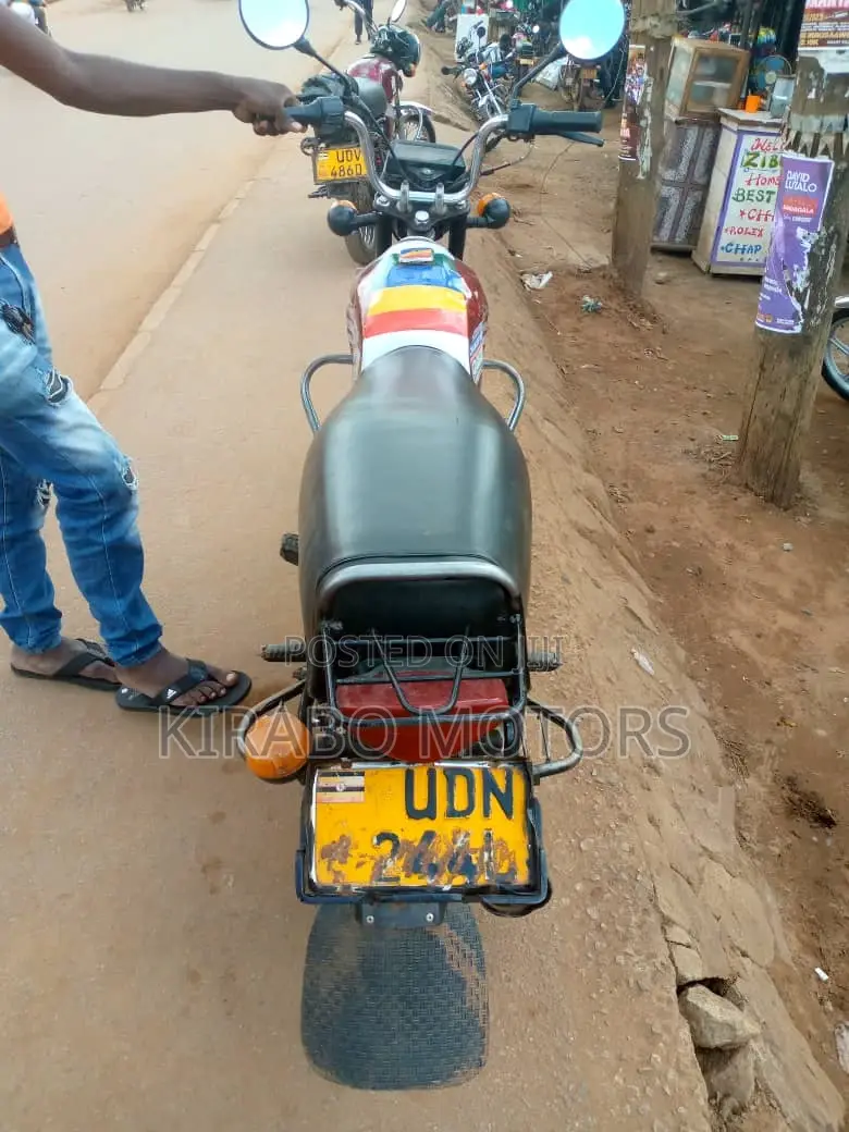 Bajaj Avenger 220 Street 2014 White