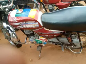 Bajaj Avenger 220 Street 2014 White