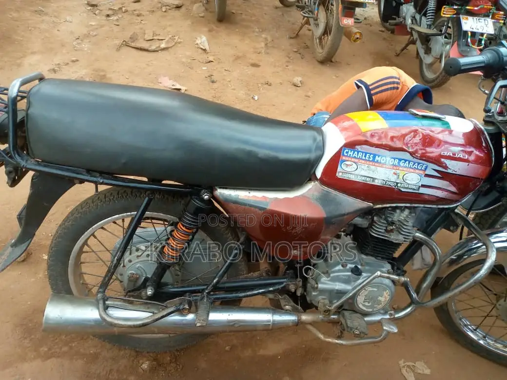 Bajaj Avenger 220 Street 2014 White