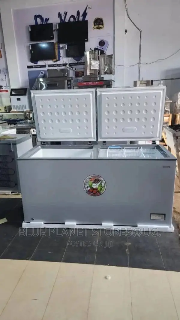 SPJ 720litres Double Door Chest/Deep Freezers \\ 595C