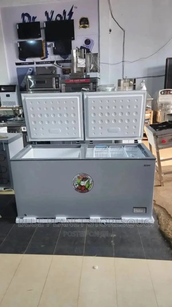 SPJ 720litres Double Door Chest/Deep Freezers \\ 595C
