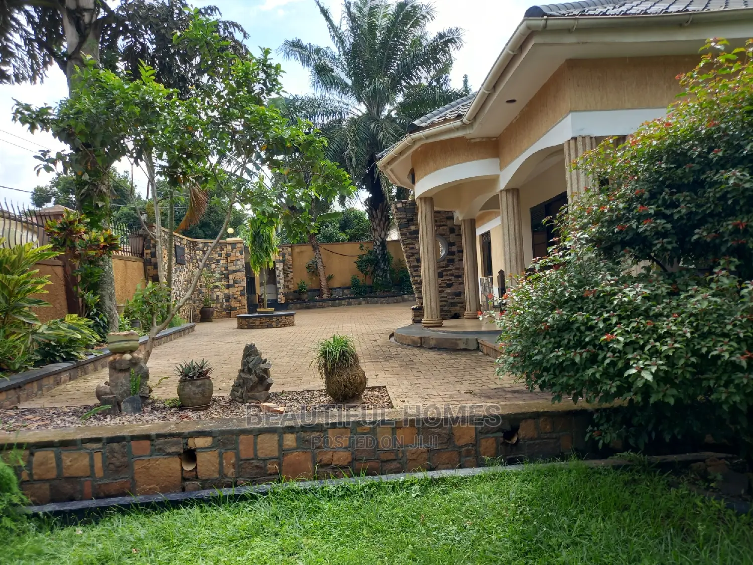 Furnished 4bdrm House in Kyaliwajjara, Central Division for Sale