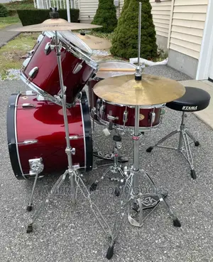 TAMA Drum Set With Cymbals and Hi-Hat in Excellent Condition
