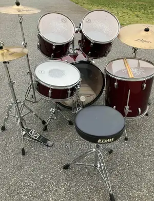 TAMA Drum Set With Cymbals and Hi-Hat in Excellent Condition