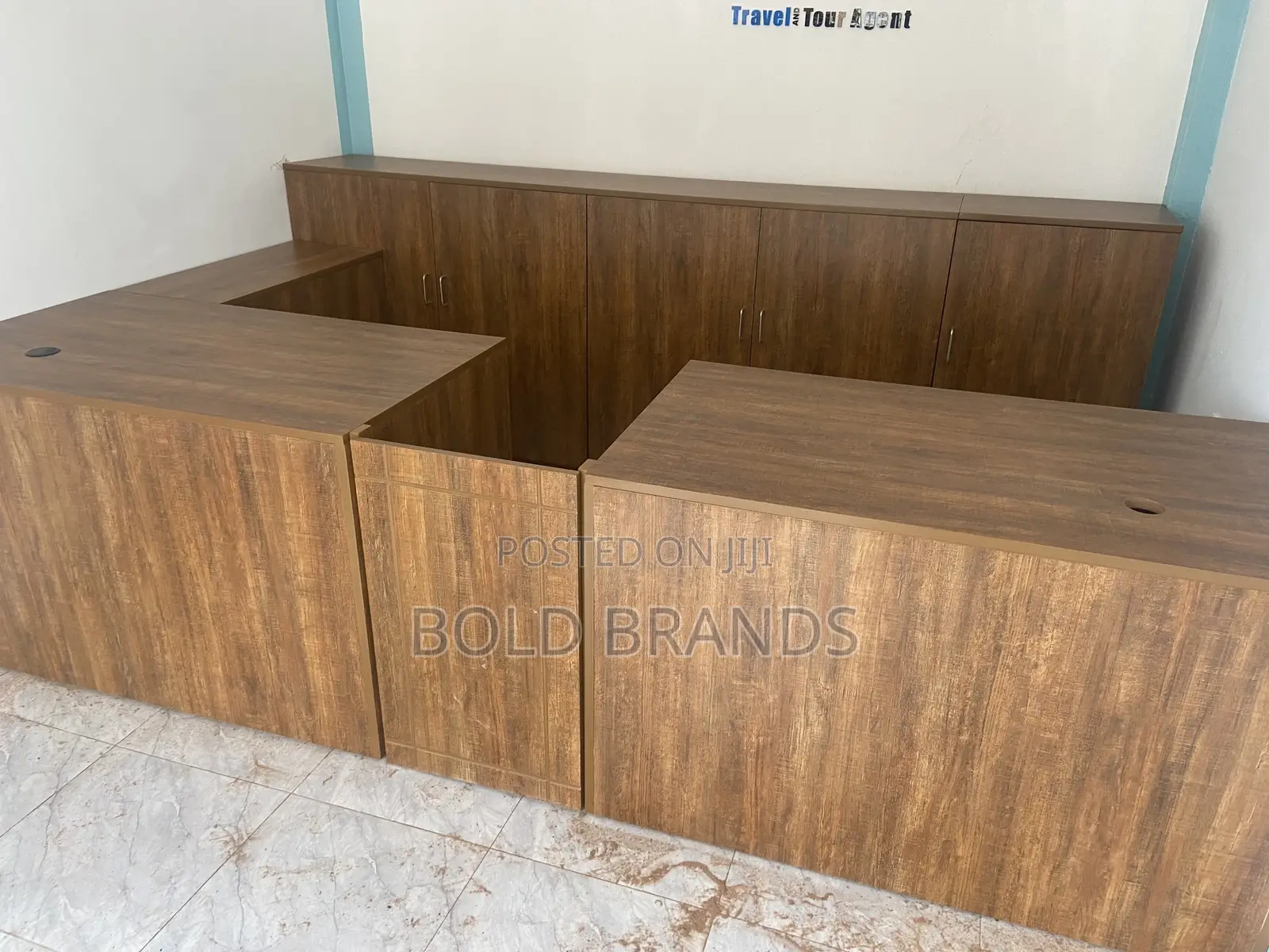 Office Furniture/Desks/Cabinets