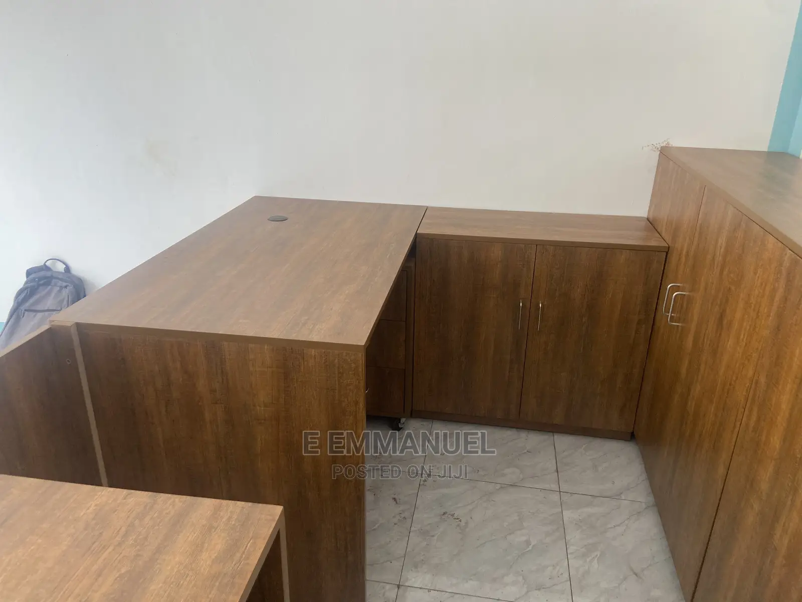 Office Furniture/Desks/Cabinets